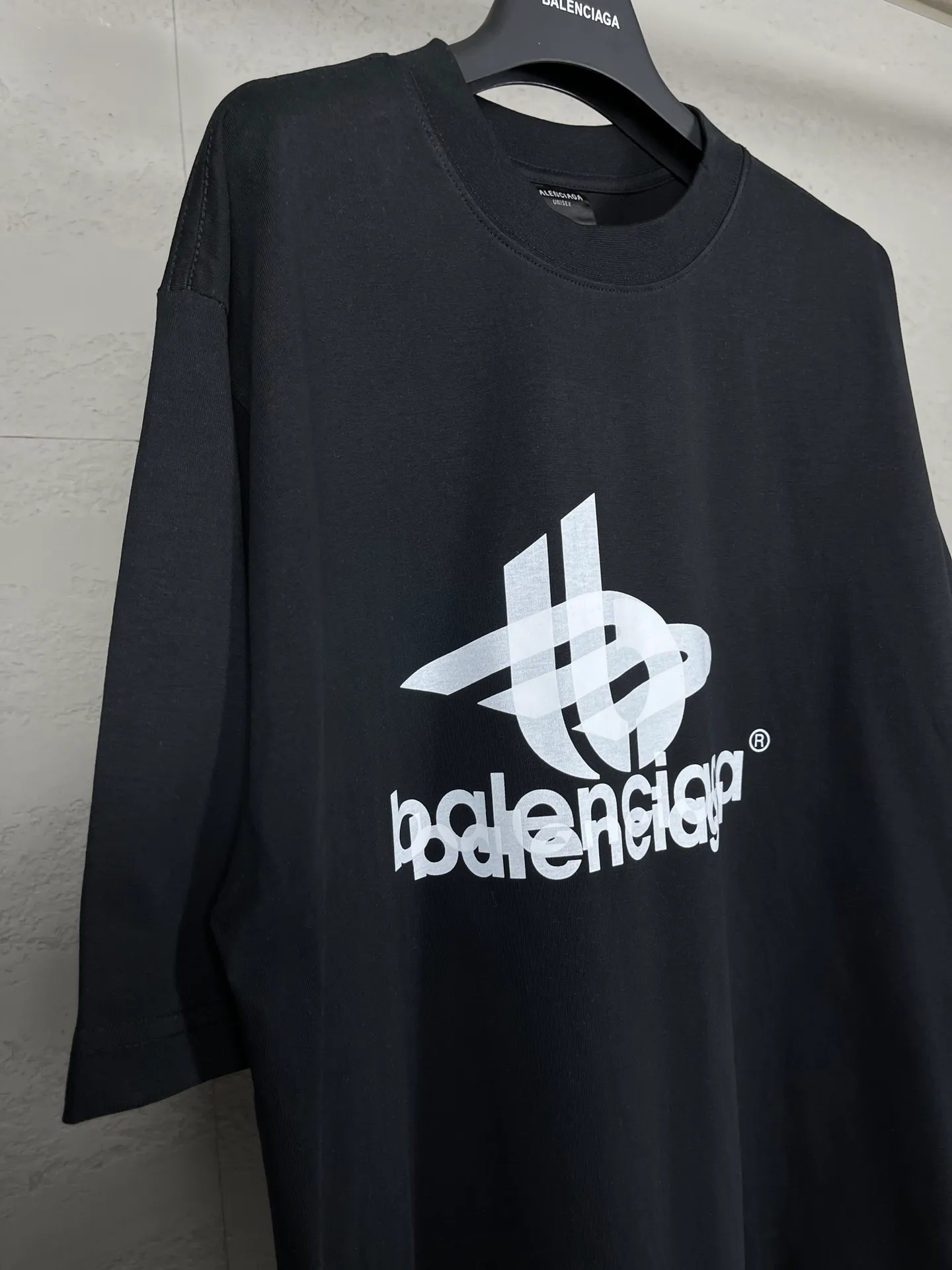 【 . Quality】BALENCI*GA/ .2024New Arrival. LOGOClassic T . . Authentic ， ！ ZP . 260 ， . ， ，。 。Classic ，LOGO ， ， 。 . ， ， ， OS . Same Style ：BL 223213 ：Black，White， Size：XS L